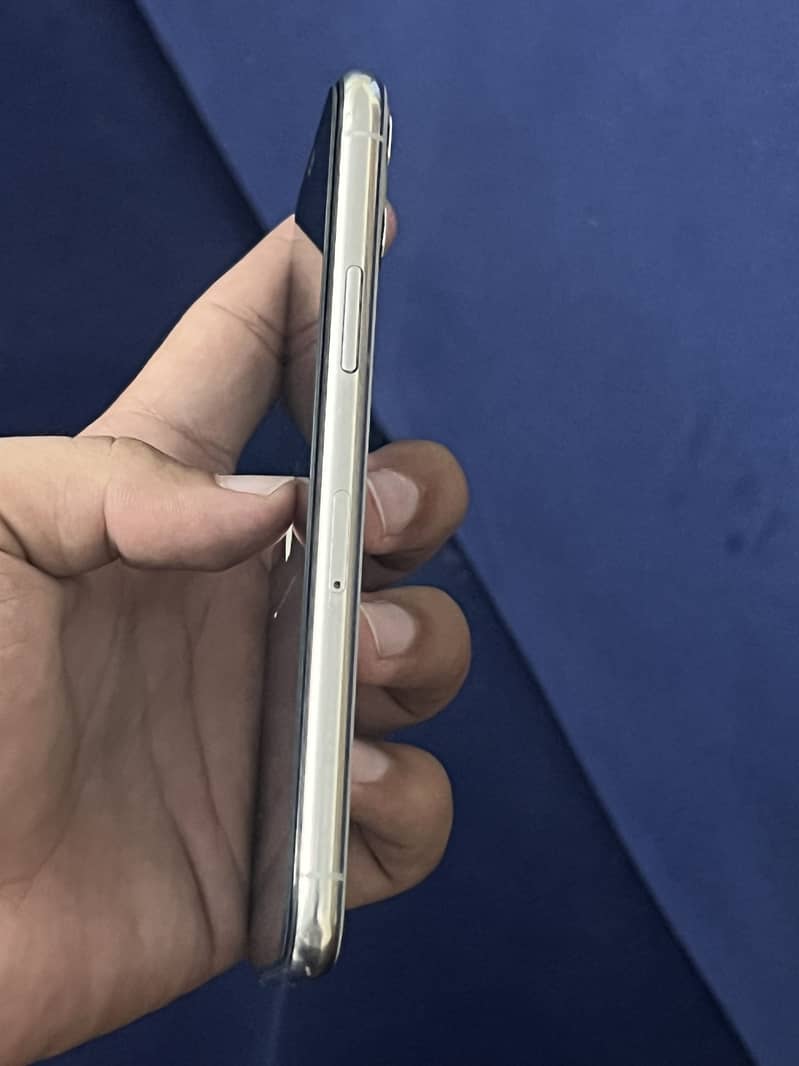 Apple iPhone 11 Pro 1