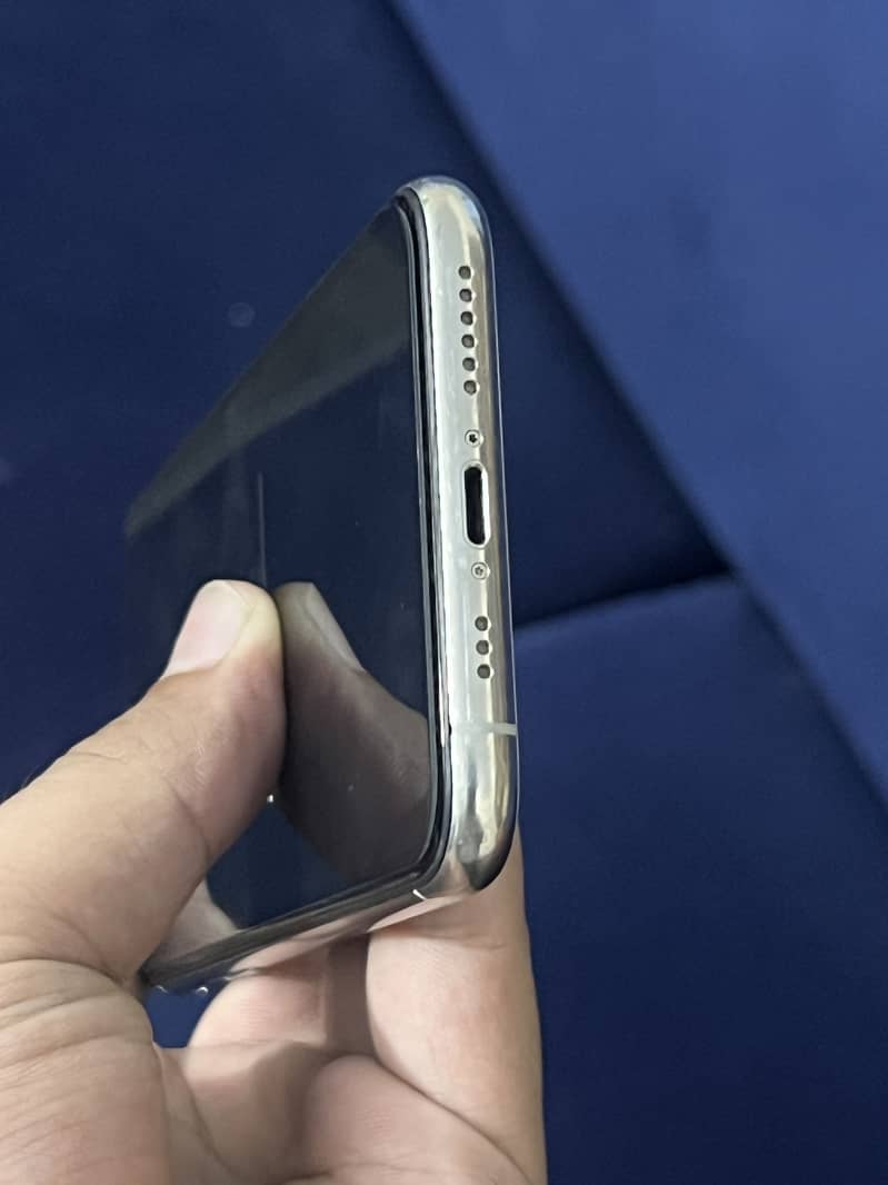 Apple iPhone 11 Pro 2