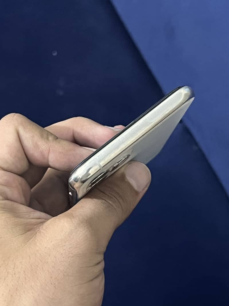 Apple iPhone 11 Pro 3