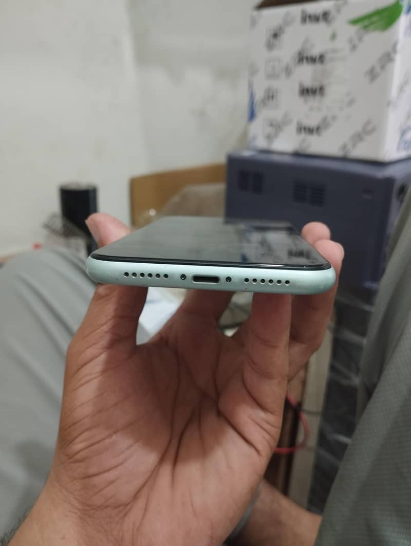 iPhone 11 3