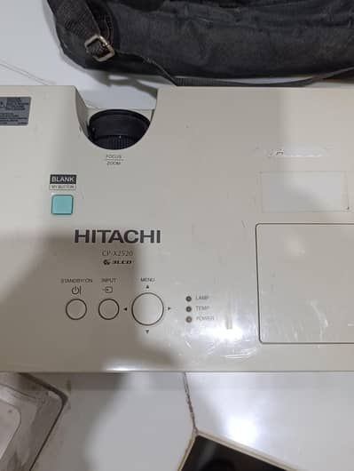 Projector Hitachi CP-2520