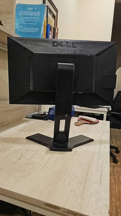 Dell monitor rotatable 180 degrees