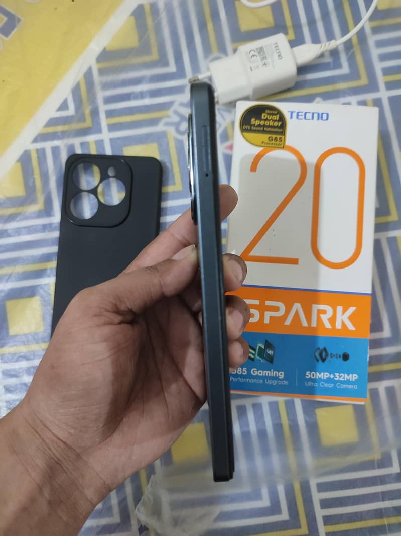 Tecno Spark 20. . . . = . 03405606691 2