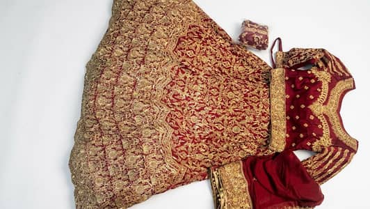 10 by 10 Rajisthani lehnga for sale urgently
