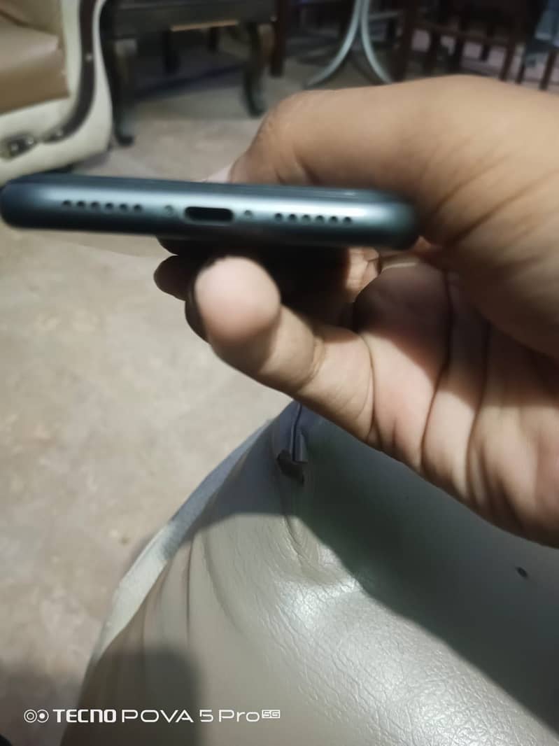 Apple iPhone 11 4