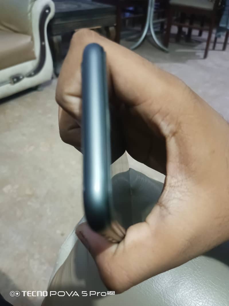 Apple iPhone 11 7