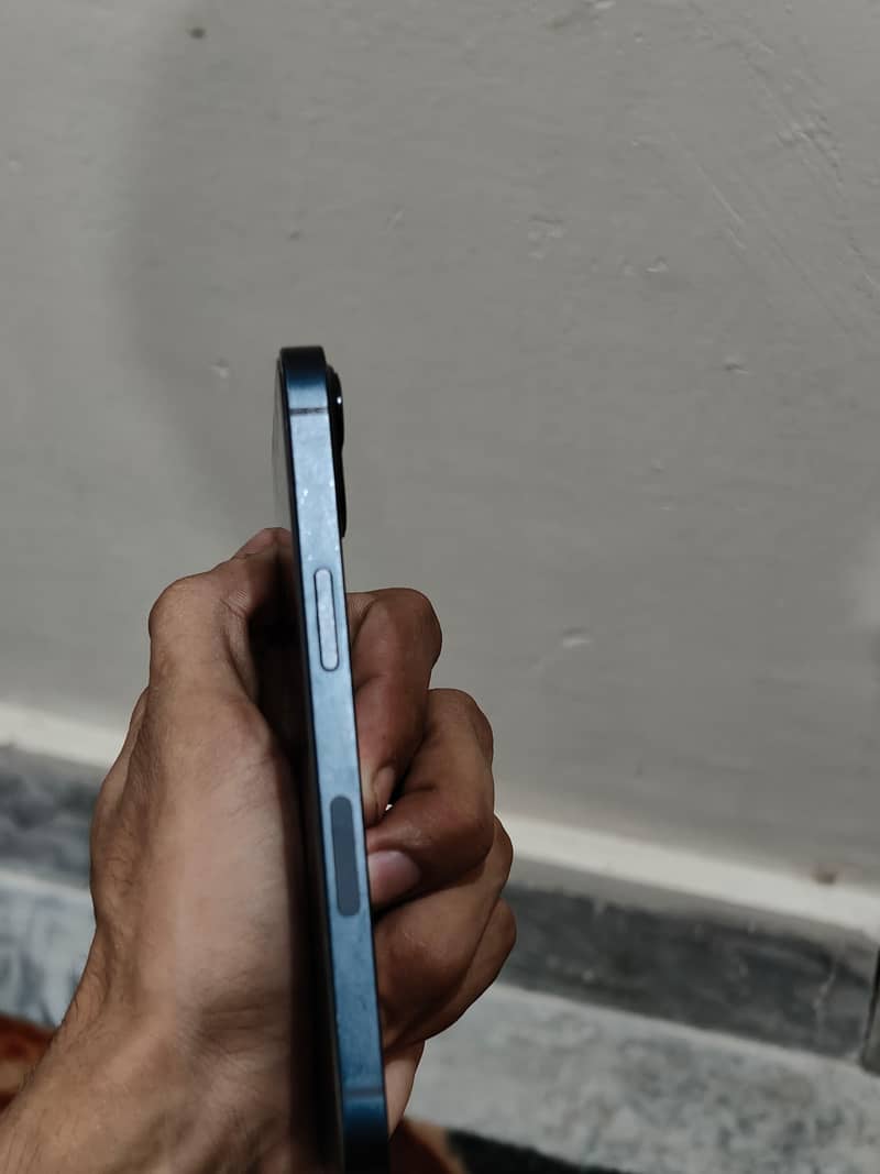 Apple iPhone 13 1