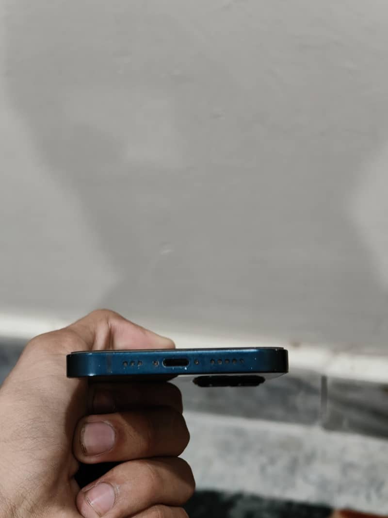 Apple iPhone 13 2