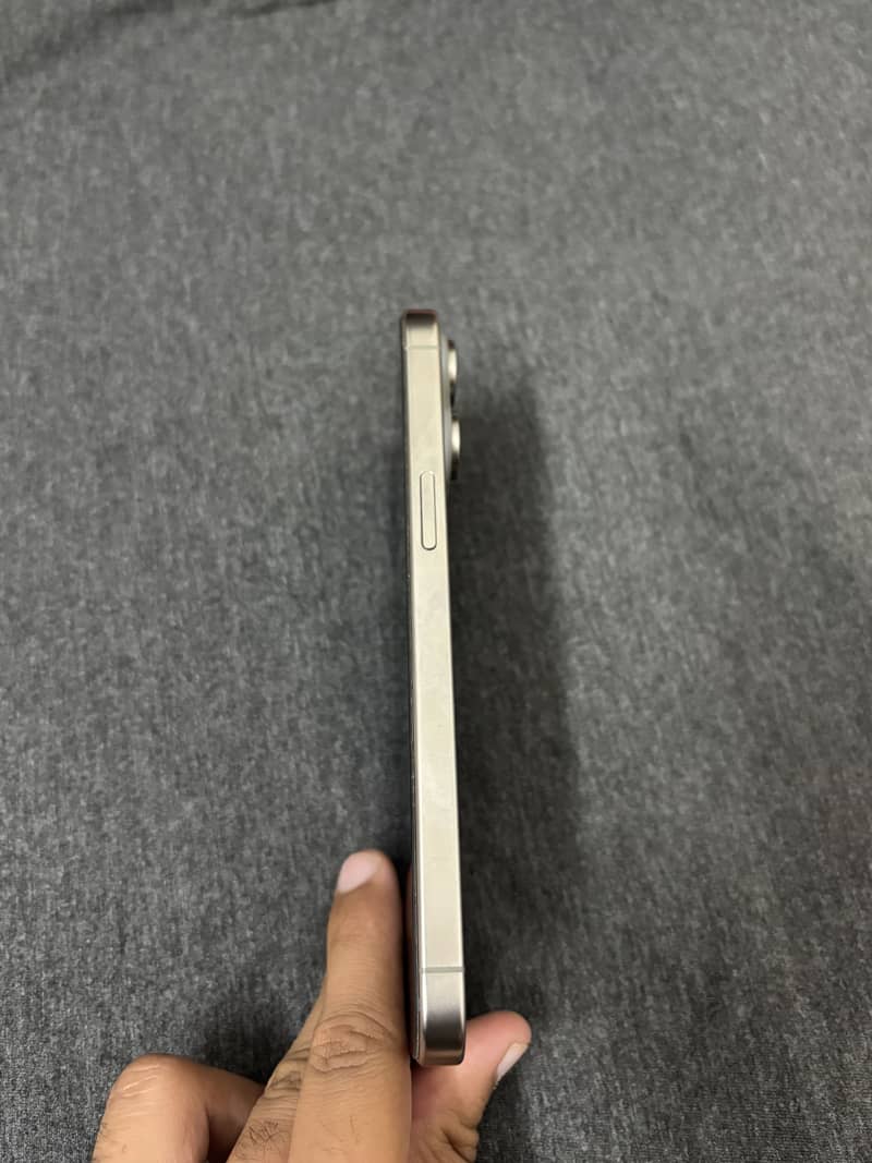 Apple iPhone 15 Pro Max 2