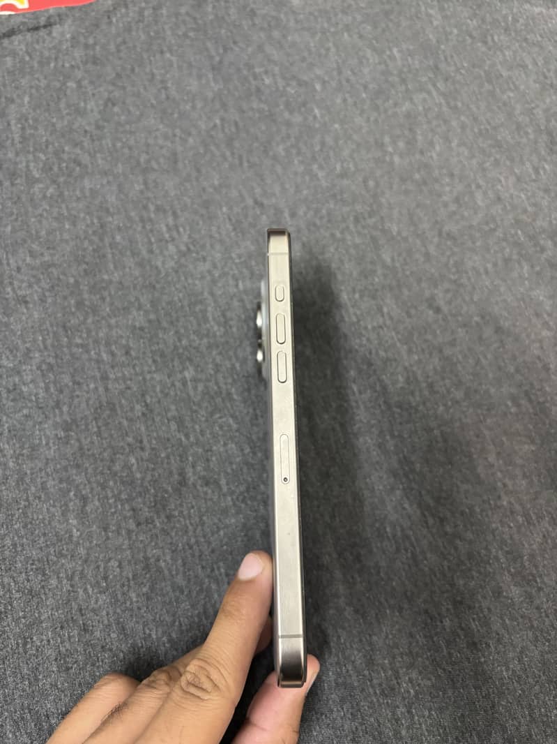 Apple iPhone 15 Pro Max 3