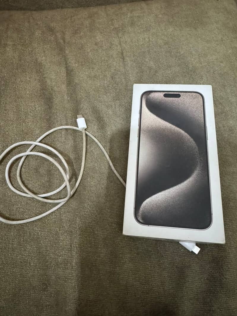 Apple iPhone 15 Pro Max 4