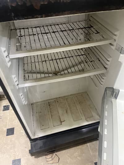 PEL SLIGHTLY USED REFRIGERATOR