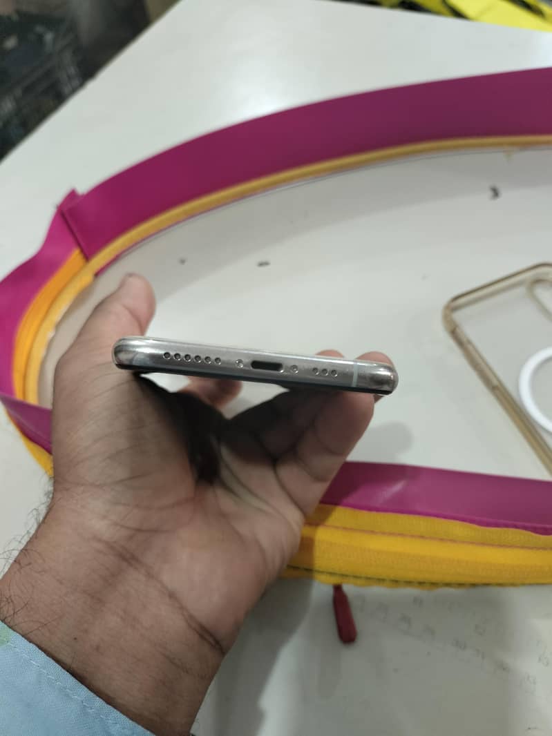 Apple iPhone XS 3