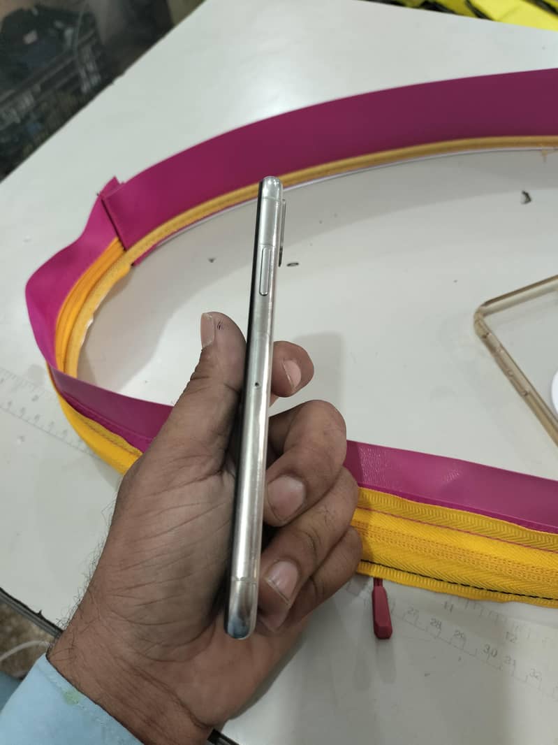Apple iPhone XS 5