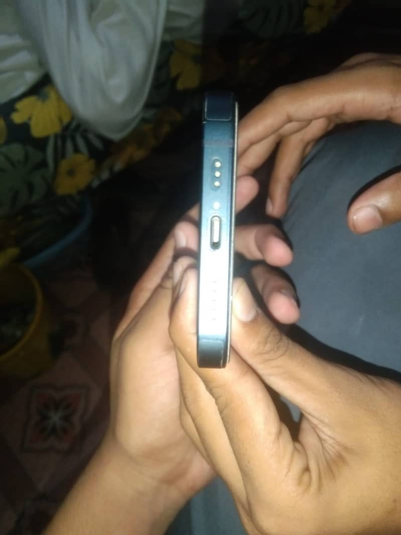 Apple iPhone 13 3