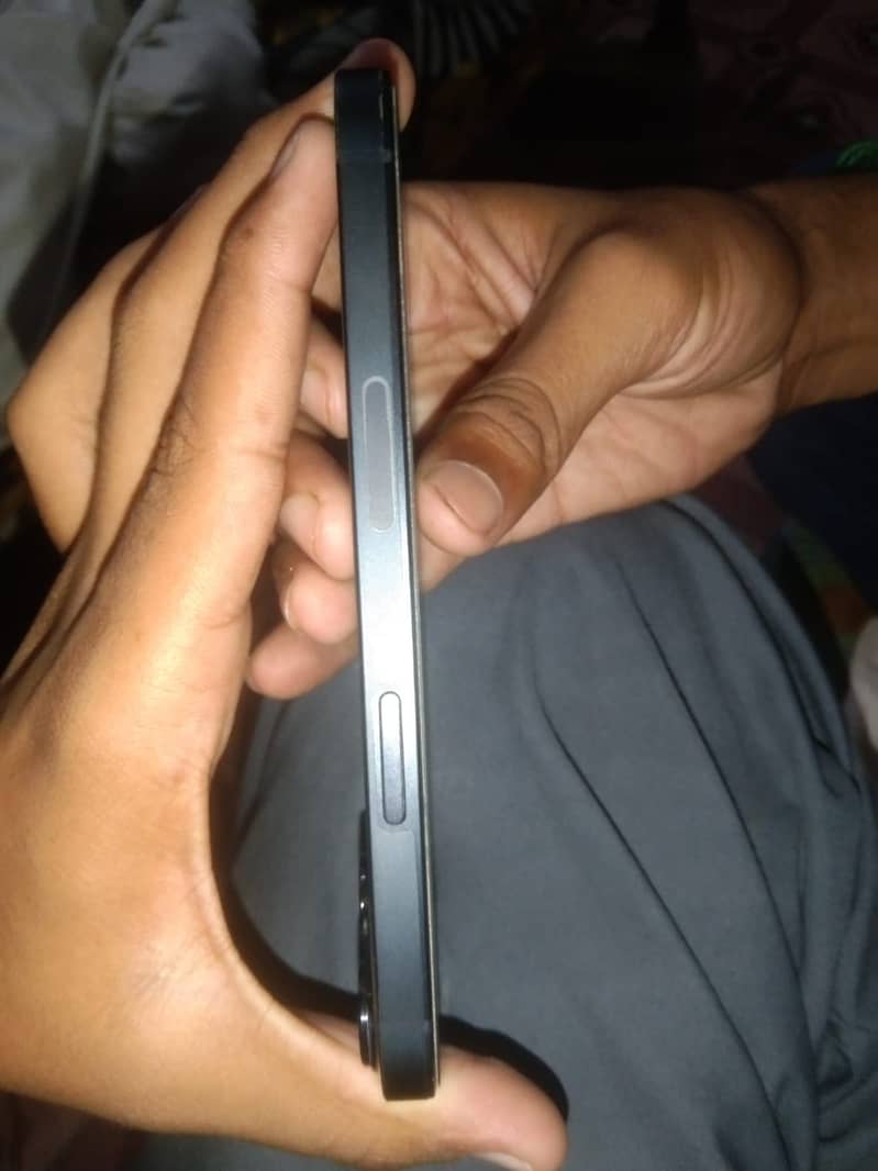 Apple iPhone 13 5