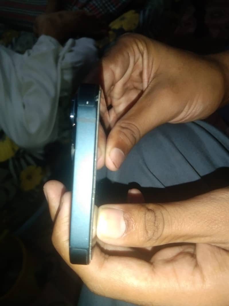 Apple iPhone 13 6