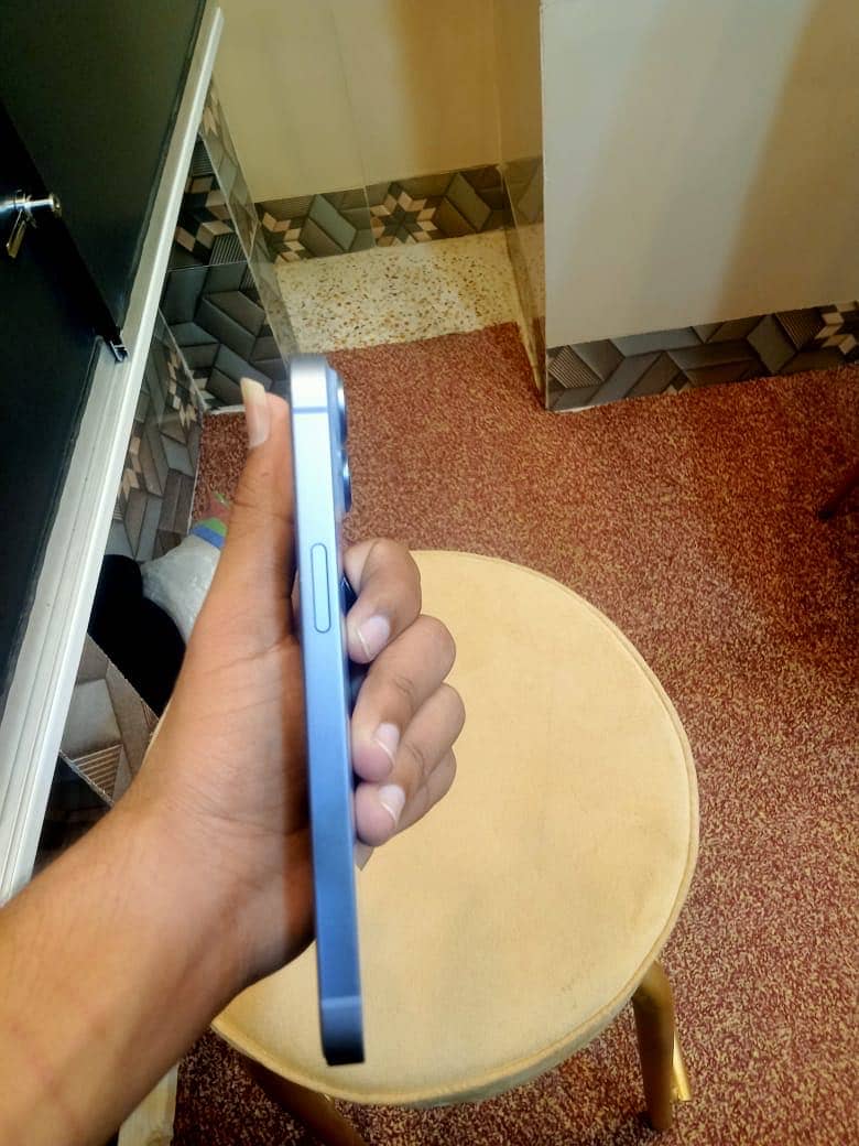 Apple iPhone 14 4