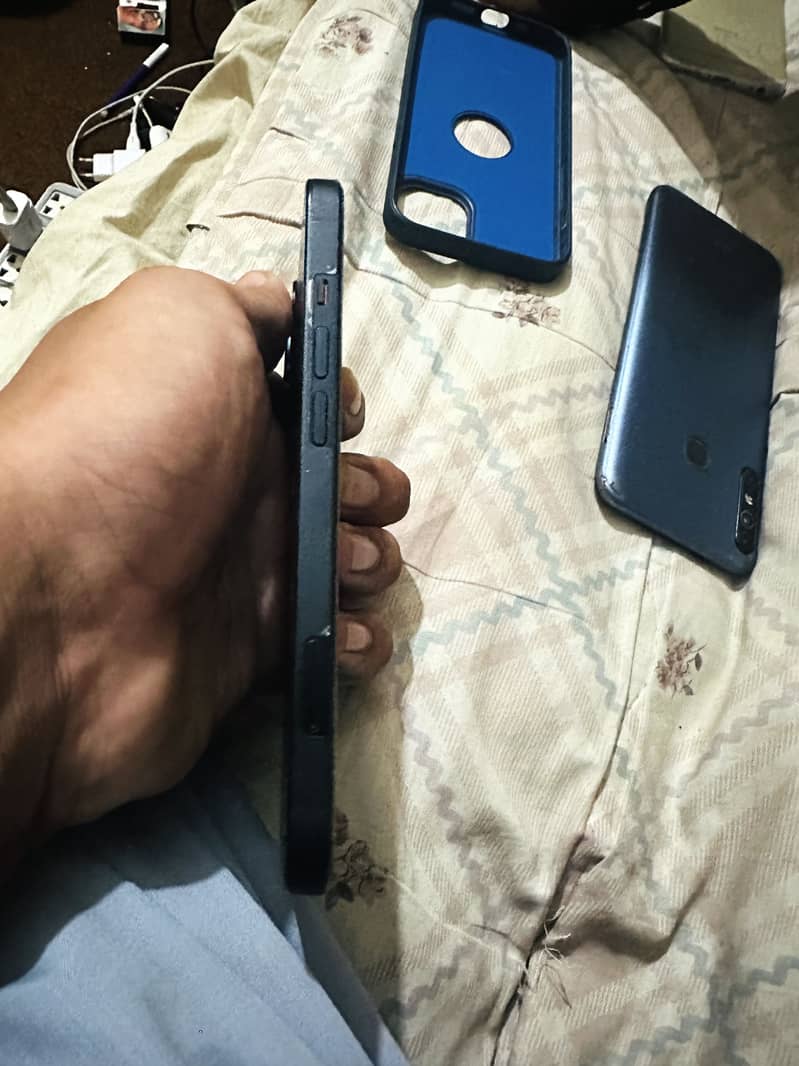 Apple iPhone 13 1