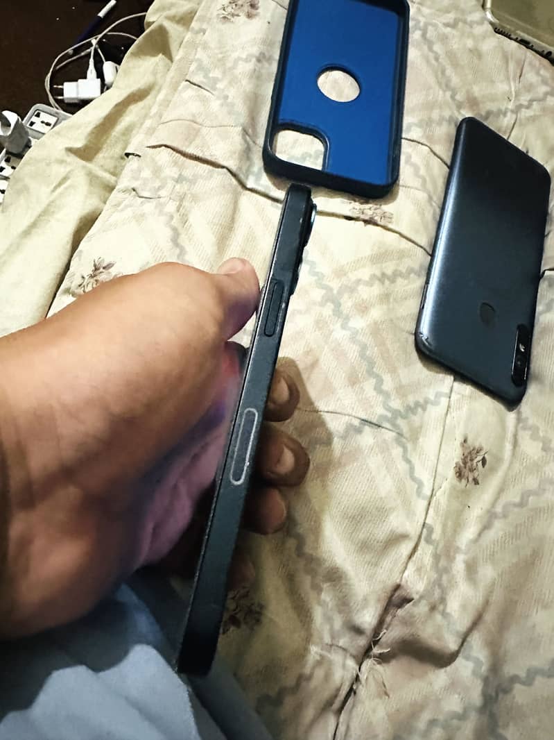 Apple iPhone 13 4