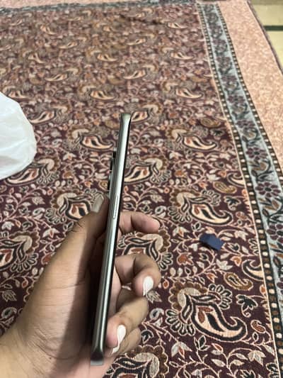 Apple iPhone 13 jv picture idhrr upload nahi hi rahy