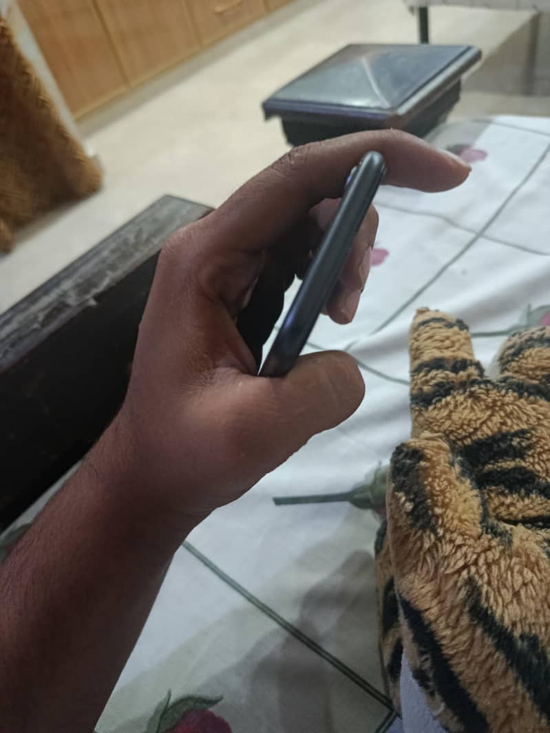 Apple iPhone 8 3