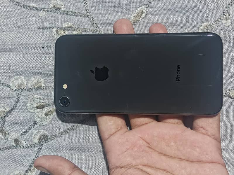 Apple iPhone 8 1