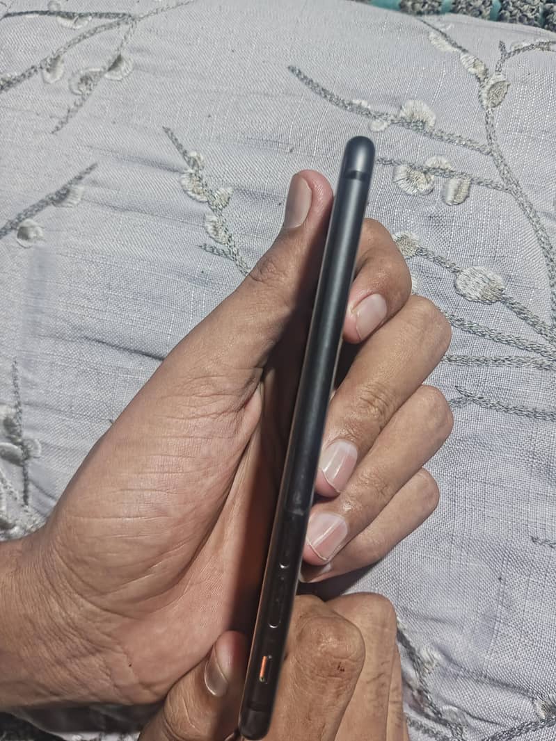 Apple iPhone 8 6