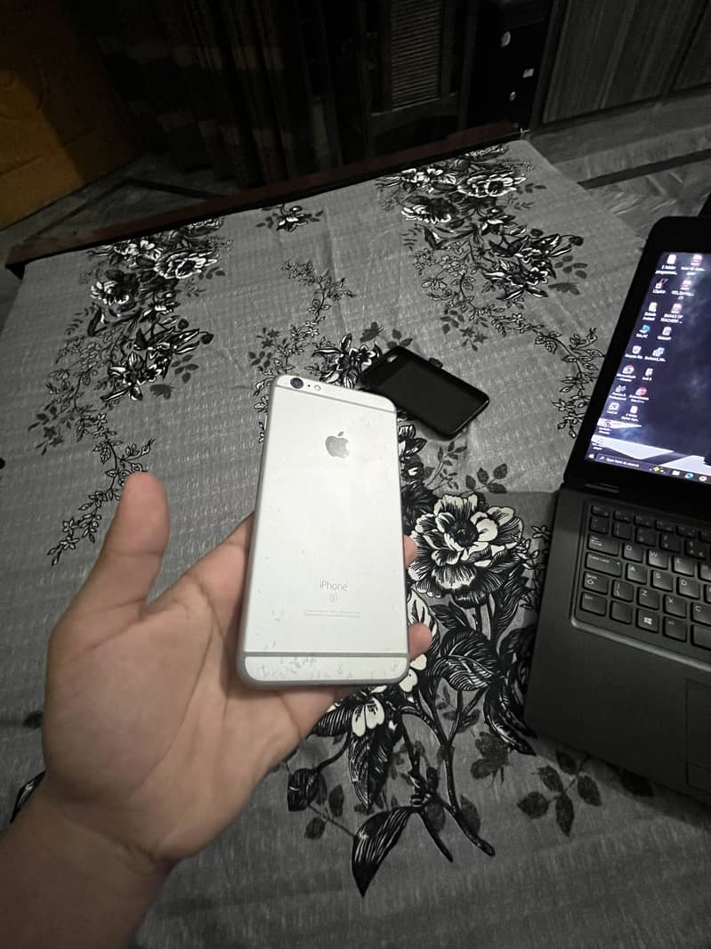 Apple iPhone 6S Plus 2