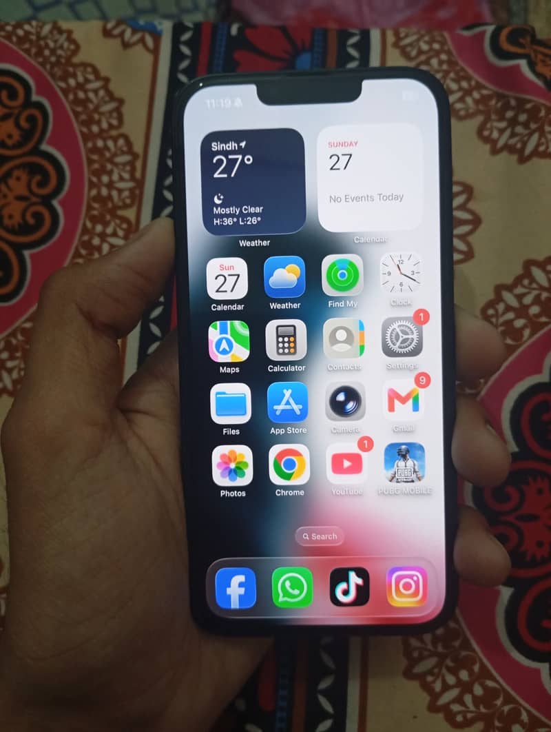 Apple iPhone 16e 1