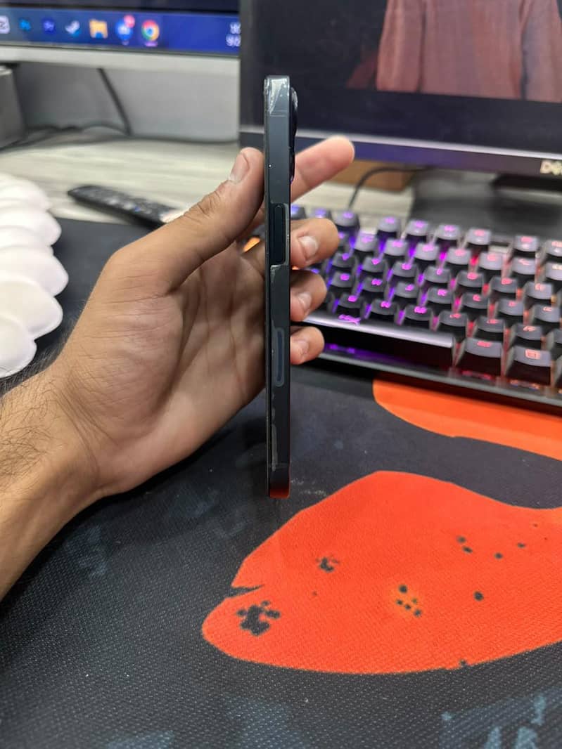 Apple iPhone 13 3