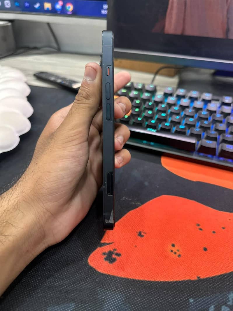 Apple iPhone 13 5