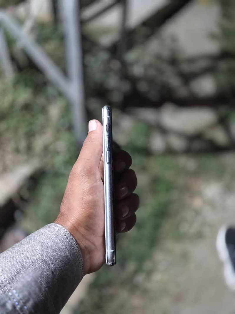 Apple iPhone 11 Pro 1