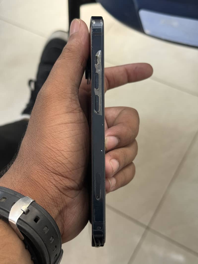 Apple iPhone 13 4