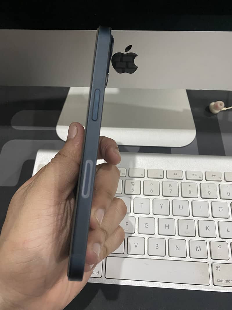 Apple iPhone 13 2