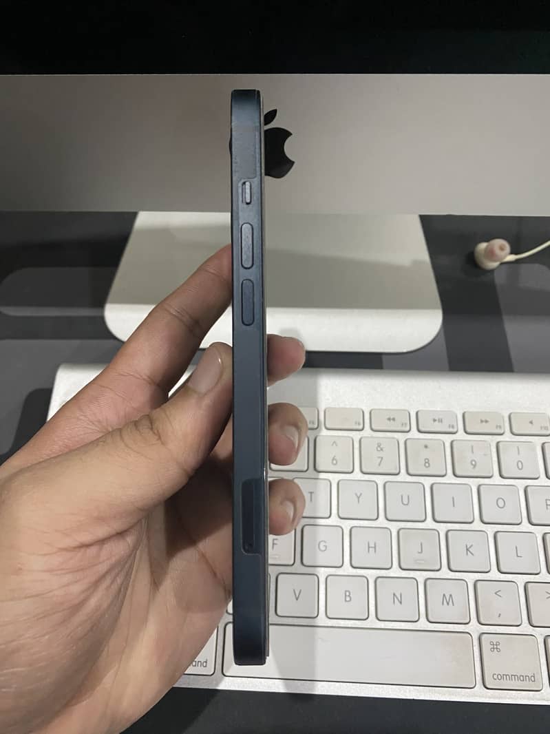 Apple iPhone 13 5