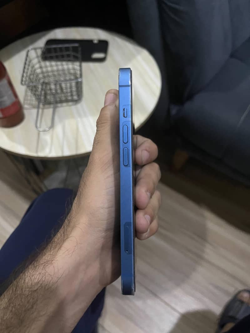Apple iPhone 13 2