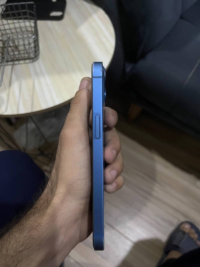 Apple iPhone 13 4
