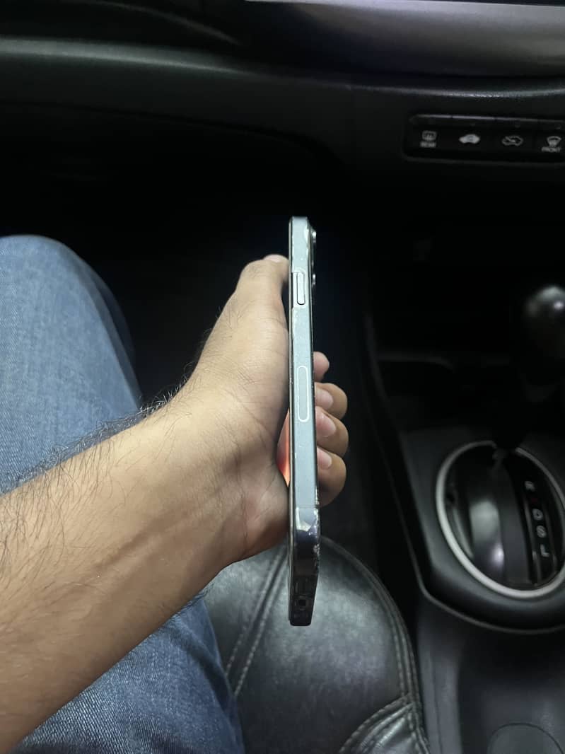 Apple iPhone 15 plus 4