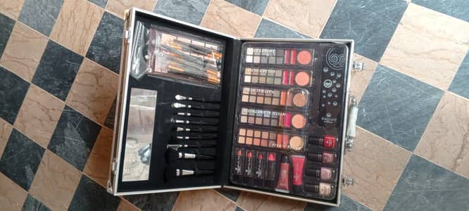makeup box