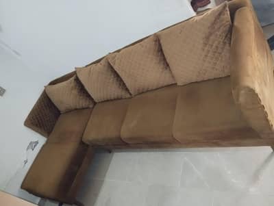I'm selling sofa set which is little bit used It is L shaped 5 seater