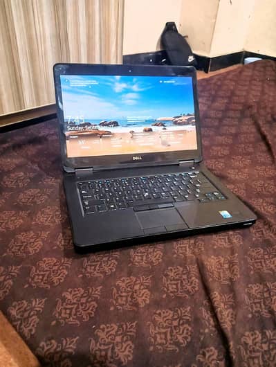 Dell touch laptop i3 4th gen 8gb 64gb fast SSD 80gb HDD