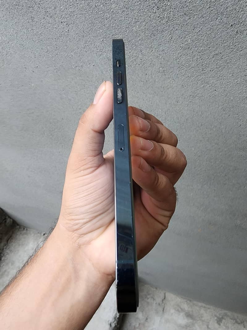 Apple iPhone 12 Pro Max 4