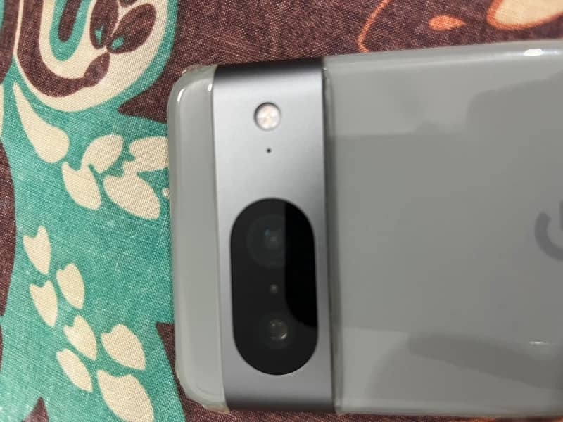 Google Pixel 8 4
