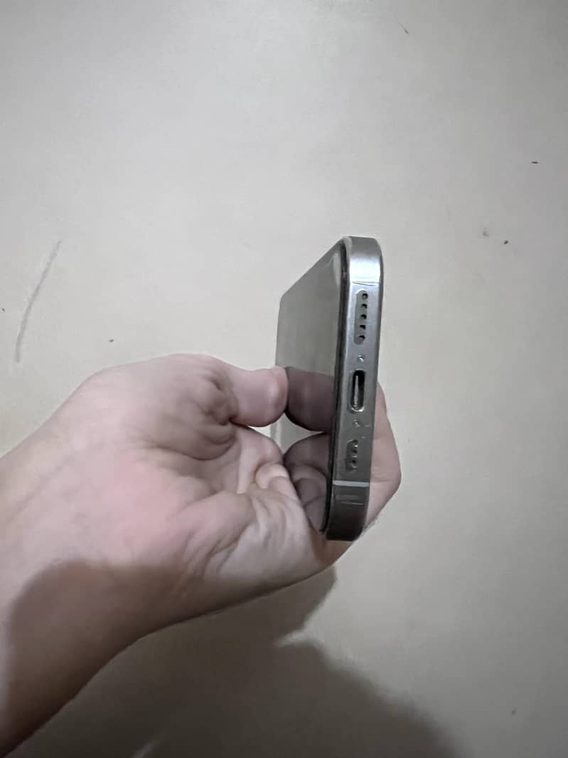 Apple iPhone 15 Pro 2