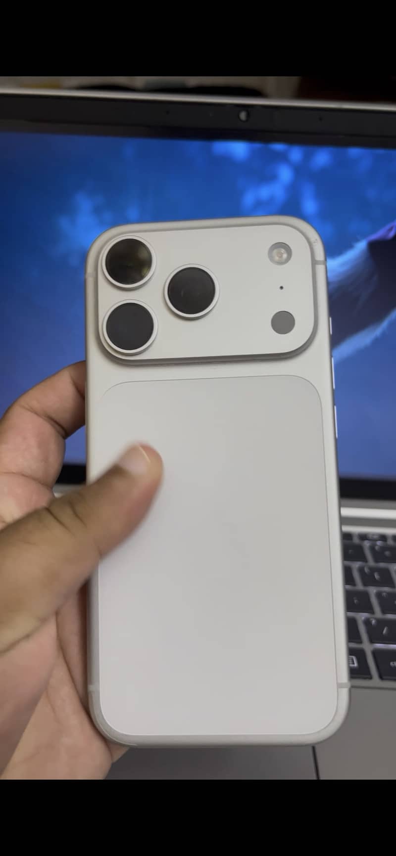 Apple iPhone 17 Pro Max 1