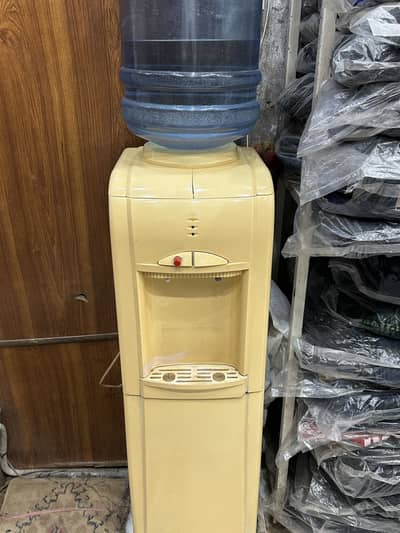 Water dispenser (orient)
