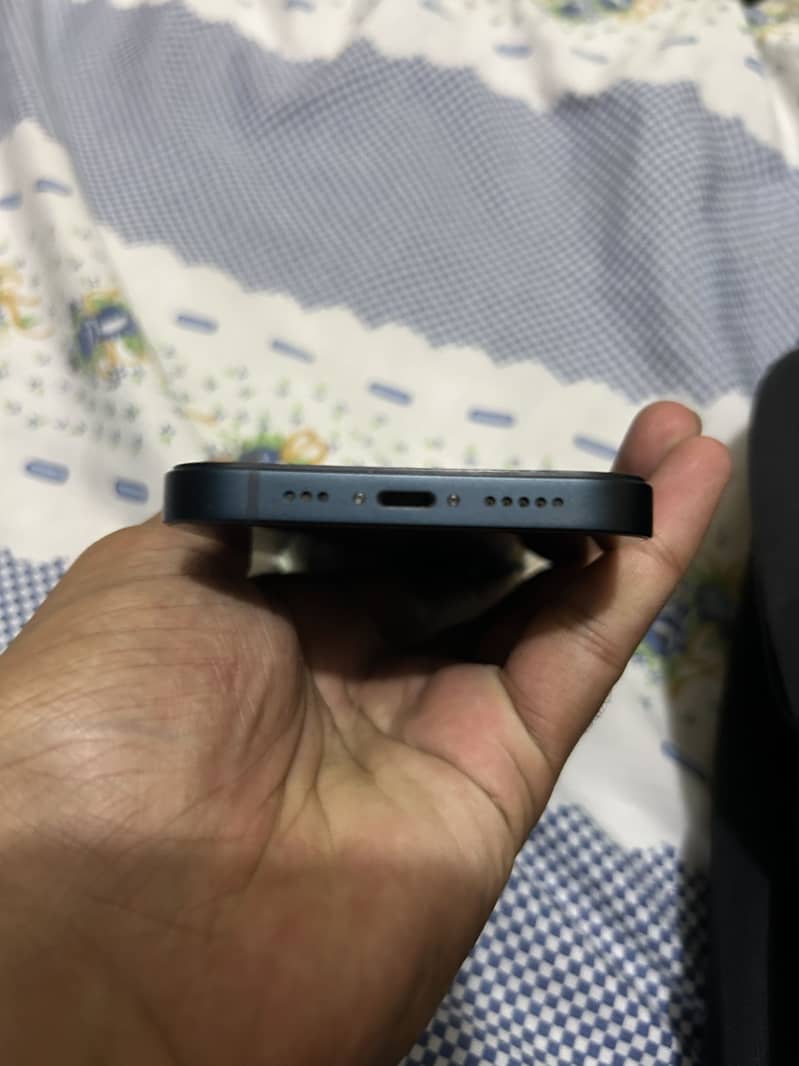 Apple iPhone 13 4