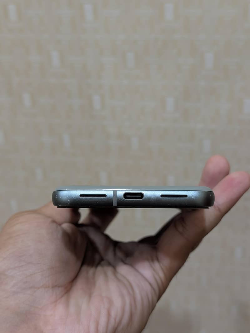 Google Pixel 8 4