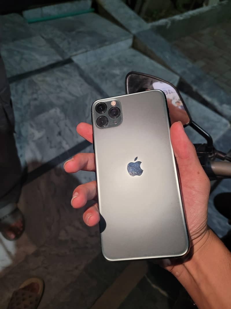 iPhone 11 Pro Max 1